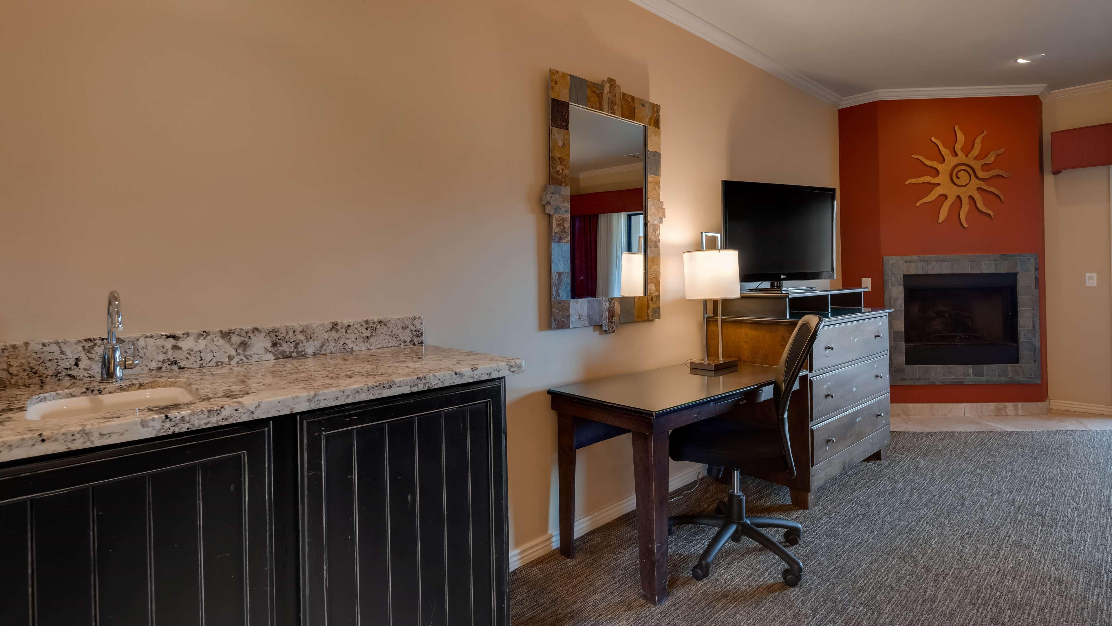 Best Western Plus Arroyo Roble Hotel & Creekside Villas Седона Екстериор снимка